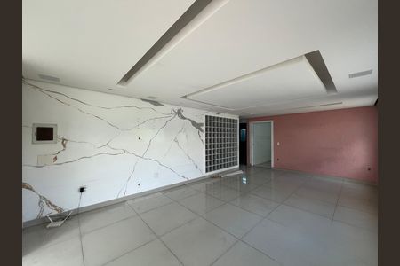 Casa para alugar com 233m², 3 quartos e 3 vagasSala