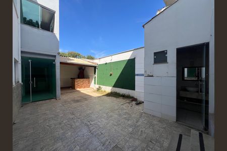 Quintal de casa para alugar com 3 quartos, 233m² em Parque Xangri-lá, Contagem