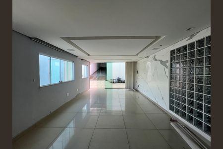 Sala de casa para alugar com 3 quartos, 233m² em Parque Xangri-lá, Contagem