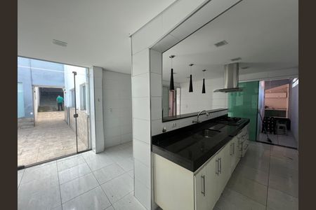 Casa para alugar com 233m², 3 quartos e 3 vagasCozinha