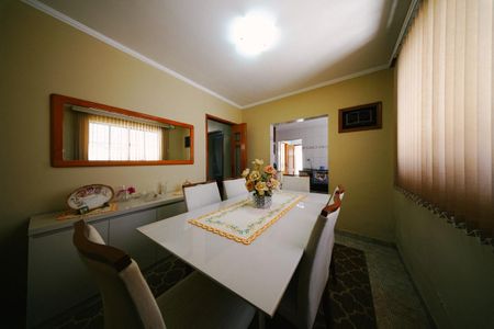 Casa à venda com 300m², 3 quartos e 2 vagas