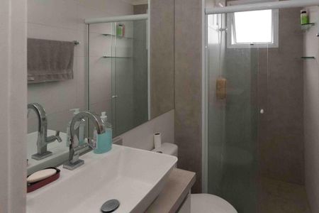 Banheiro de apartamento à venda com 2 quartos, 53m² em Vila Antonieta, São Paulo