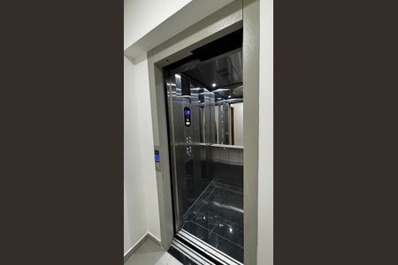 Apartamento à venda com 69m², 2 quartos e 1 vaga Apartamento à venda com 69m², 2 quartos e 1 vagaElevador