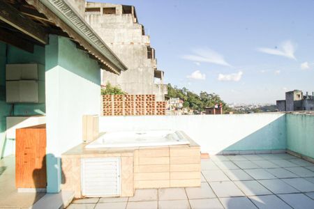 Casa para alugar com 100m², 3 quartos e 2 vagas Casa para alugar com 100m², 3 quartos e 2 vagasRooftop