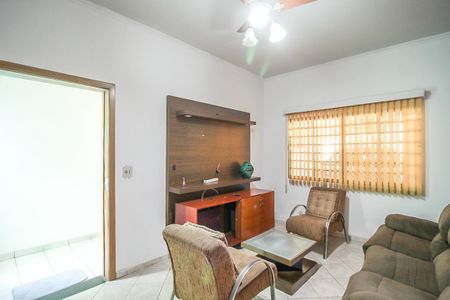 Casa para alugar com 100m², 3 quartos e 2 vagas Casa para alugar com 100m², 3 quartos e 2 vagasSala