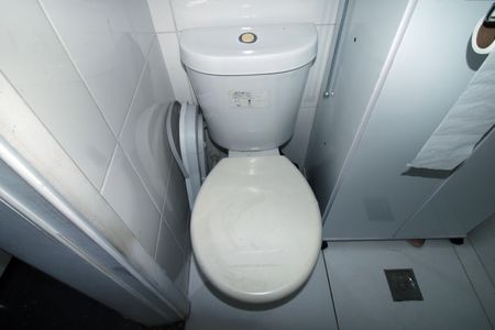 Banheiro de serviço de apartamento para alugar com 2 quartos, 54m² em Irajá, Rio de Janeiro