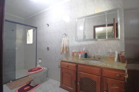 Banheiro da suíte de casa à venda com 3 quartos, 320m² em Parque Brasil, São Paulo