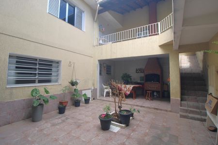 Casa à venda com 320m², 3 quartos e 4 vagasFundos da casa / churrasqueira