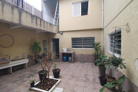 Casa à venda com 320m², 3 quartos e 4 vagasFundos da casa / quintal
