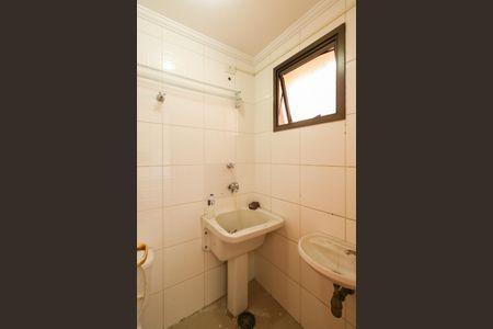 Apartamento para alugar com 117m², 4 quartos e 2 vagas Apartamento para alugar com 117m², 4 quartos e 2 vagasBanheiro da Área de Serviço