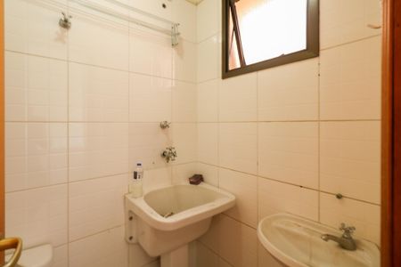 Apartamento para alugar com 117m², 4 quartos e 2 vagas Apartamento para alugar com 117m², 4 quartos e 2 vagasBanheiro da Área de Serviço