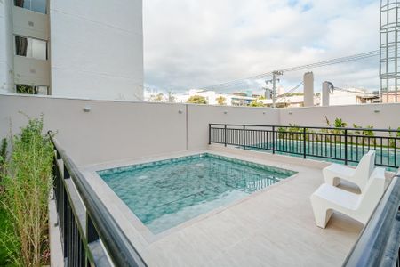 Apartamento à venda com 37m², 2 quartos e sem vagaÁrea comum - Piscina