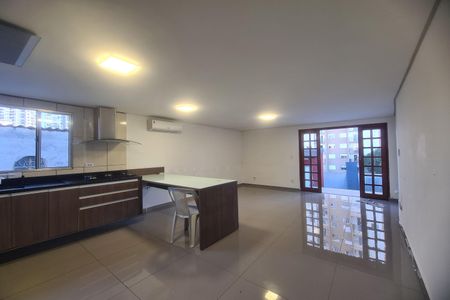 Cozinha de casa para alugar com 3 quartos, 90m² em Vila Independencia, São Paulo