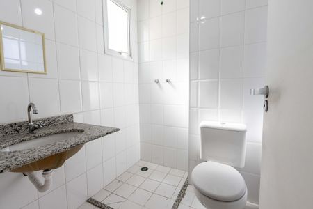 Apartamento para alugar com 55m², 2 quartos e 1 vaga Apartamento para alugar com 55m², 2 quartos e 1 vagaBanheiro do Corredor