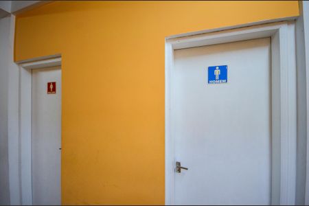 Casa à venda com 205m², 3 quartos e 2 vagas Casa à venda com 205m², 3 quartos e 2 vagasSanitários