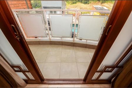 Casa à venda com 205m², 3 quartos e 2 vagas Casa à venda com 205m², 3 quartos e 2 vagasSala - Sacada
