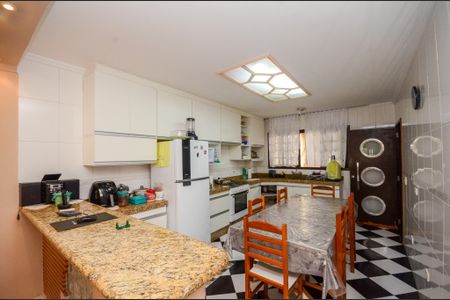 Casa à venda com 205m², 3 quartos e 2 vagas Casa à venda com 205m², 3 quartos e 2 vagasCozinha