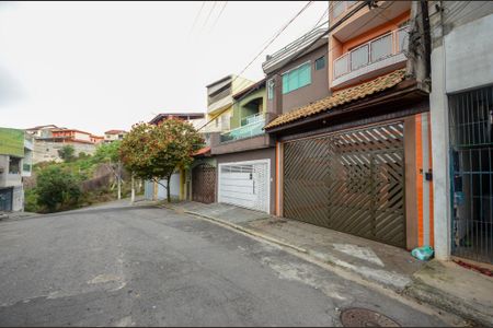Casa à venda com 205m², 3 quartos e 2 vagas Casa à venda com 205m², 3 quartos e 2 vagasFachada
