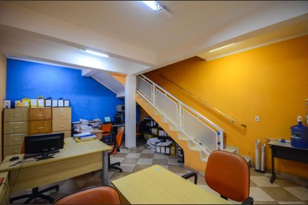 Casa à venda com 205m², 3 quartos e 2 vagas Casa à venda com 205m², 3 quartos e 2 vagasEscritório
