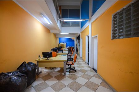 Casa à venda com 205m², 3 quartos e 2 vagas Casa à venda com 205m², 3 quartos e 2 vagasEscritório