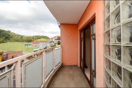 Casa à venda com 205m², 3 quartos e 2 vagas Casa à venda com 205m², 3 quartos e 2 vagasSala - Sacada
