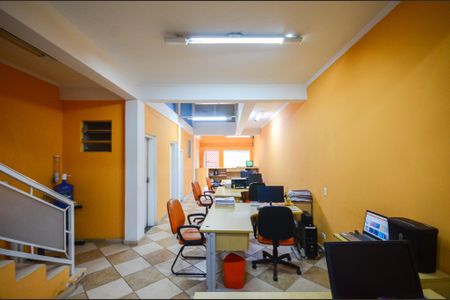 Casa à venda com 205m², 3 quartos e 2 vagas Casa à venda com 205m², 3 quartos e 2 vagasEscritório