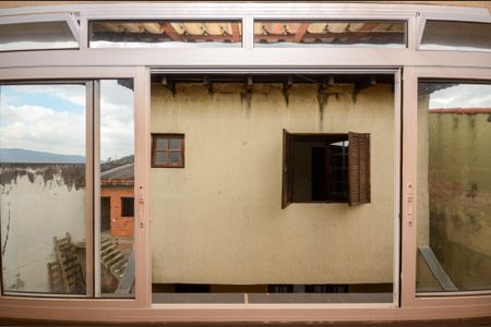 Casa à venda com 205m², 3 quartos e 2 vagas Casa à venda com 205m², 3 quartos e 2 vagasÁrea de serviço - Janela