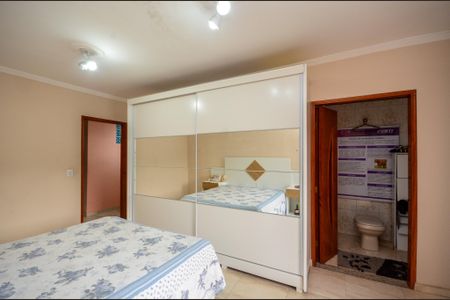 Casa à venda com 205m², 3 quartos e 2 vagas Casa à venda com 205m², 3 quartos e 2 vagasSuíte