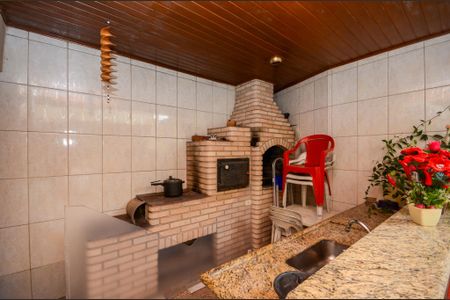Casa à venda com 205m², 3 quartos e 2 vagas Casa à venda com 205m², 3 quartos e 2 vagasChurrasqueira