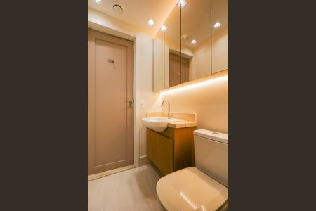 Banheiro de kitnet/studio para alugar com 1 quarto, 24m² em Campo Belo, São Paulo