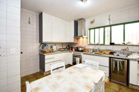 Casa à venda com 450m², 3 quartos e 4 vagas Casa à venda com 450m², 3 quartos e 4 vagascozinha