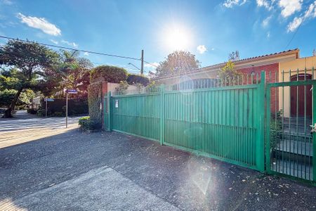 Casa à venda com 450m², 3 quartos e 4 vagas Casa à venda com 450m², 3 quartos e 4 vagasfachada da casa