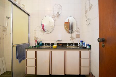 Casa à venda com 450m², 3 quartos e 4 vagas Casa à venda com 450m², 3 quartos e 4 vagasbanheiro quarto 3