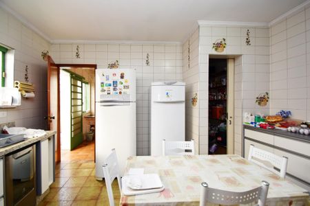 Casa à venda com 450m², 3 quartos e 4 vagas Casa à venda com 450m², 3 quartos e 4 vagascozinha