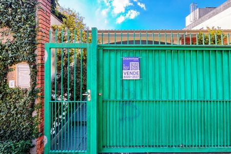 Casa à venda com 450m², 3 quartos e 4 vagas Casa à venda com 450m², 3 quartos e 4 vagasfachada da casa