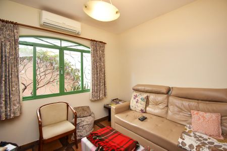 Casa à venda com 450m², 3 quartos e 4 vagas