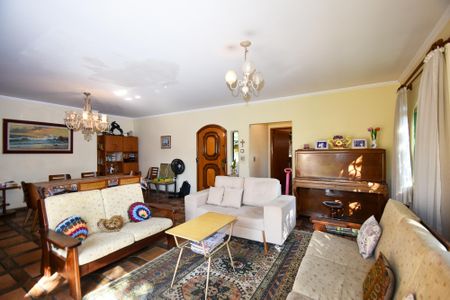 Casa à venda com 450m², 3 quartos e 4 vagas