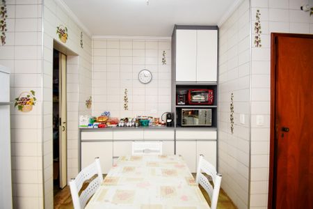 Casa à venda com 450m², 3 quartos e 4 vagas Casa à venda com 450m², 3 quartos e 4 vagascozinha