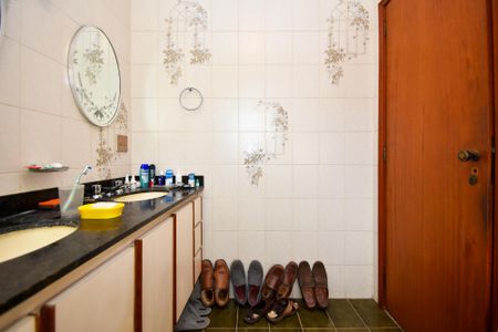 Casa à venda com 450m², 3 quartos e 4 vagas Casa à venda com 450m², 3 quartos e 4 vagasbanheiro quarto 3
