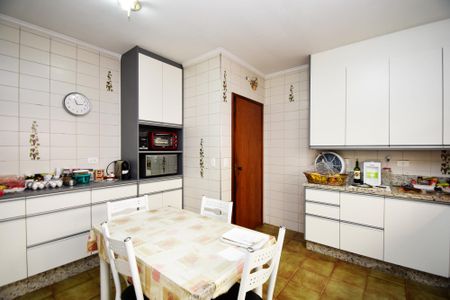 Casa à venda com 450m², 3 quartos e 4 vagas Casa à venda com 450m², 3 quartos e 4 vagascozinha