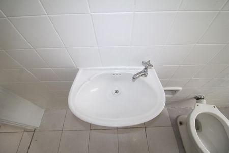 Banheiro de casa para alugar com 2 quartos, 72m² em Vila Baruel, São Paulo