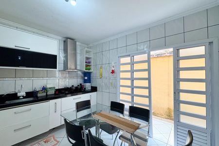Casa à venda com 350m², 4 quartos e 2 vagas Casa à venda com 350m², 4 quartos e 2 vagasCozinha - Casa 1