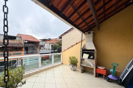 Casa à venda com 350m², 4 quartos e 2 vagas Casa à venda com 350m², 4 quartos e 2 vagasSacada do Quarto 2 - Casa 1