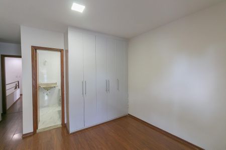 Casa à venda com 3 quartos, 418m² em Heliópolis, Belo Horizonte