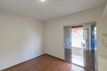 Casa à venda com 3 quartos, 418m² em Heliópolis, Belo Horizonte