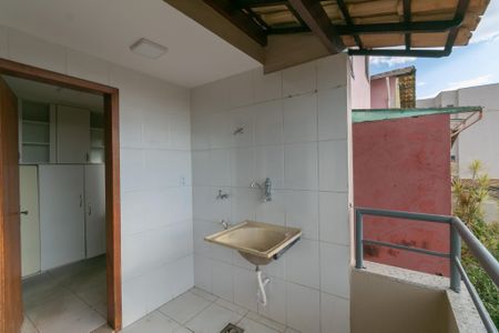 Casa à venda com 3 quartos, 418m² em Heliópolis, Belo Horizonte