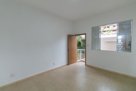 Casa à venda com 3 quartos, 418m² em Heliópolis, Belo Horizonte