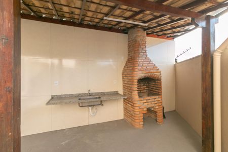 Casa à venda com 3 quartos, 418m² em Heliópolis, Belo Horizonte