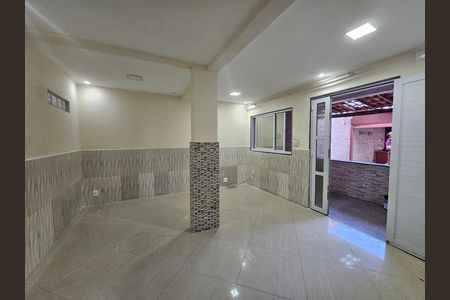 Sala de casa para alugar com 2 quartos, 141m² em Centro, Mesquita