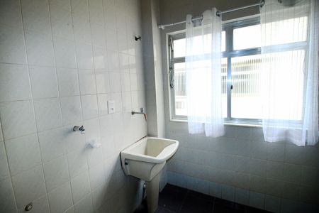 Área de Serviço de apartamento para alugar com 2 quartos, 85m² em Vista Alegre, Rio de Janeiro
